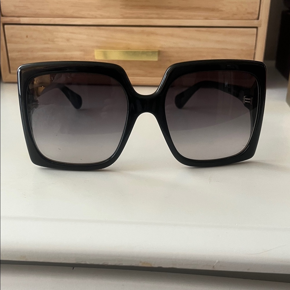 Gucci Black Square Sunglasses with Gold Double-G Accent - Picture 5 of 5